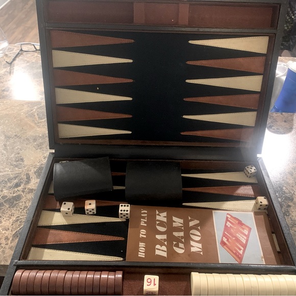 Vintage Backgammon Board in Locking Case - Picture 1 of 3